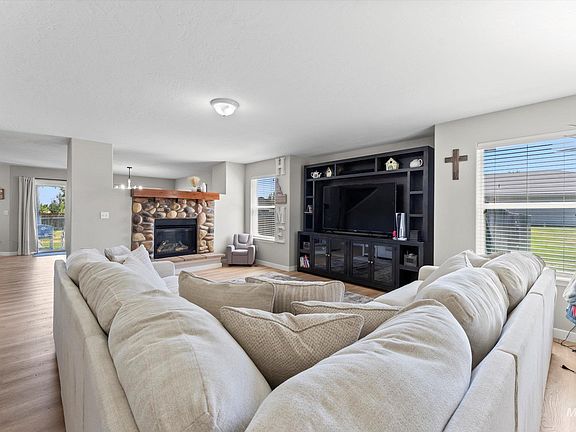 4th image of 9290 S Cherry Apple Ave