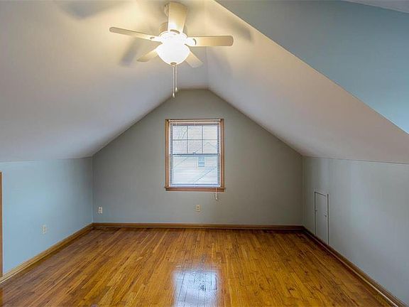 3rd image of 1001 Locust Ave