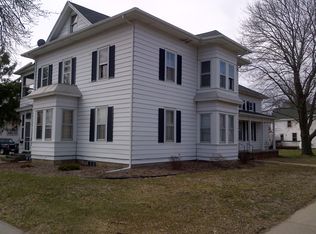 685 4th St, Prairie Du Sac, WI 53578