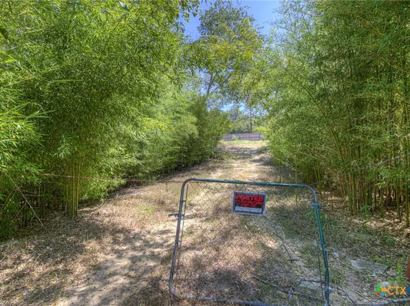 355 E Clark St, Canyon Lake, TX 78133