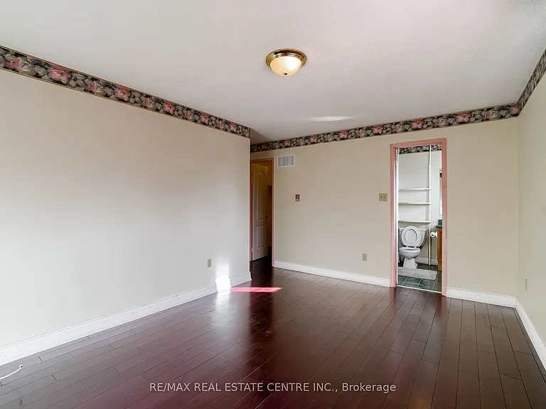 3725 Althorpe Cir N — Photo 27