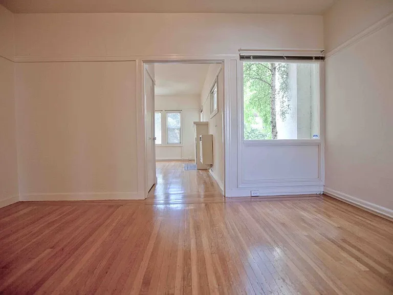 Beautiful, spacious 1-bdr with new windows, great wood floors, and lots of storage space — Photo 7