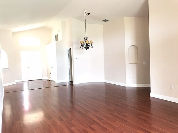 5th image of 2509 Balmoral Dr