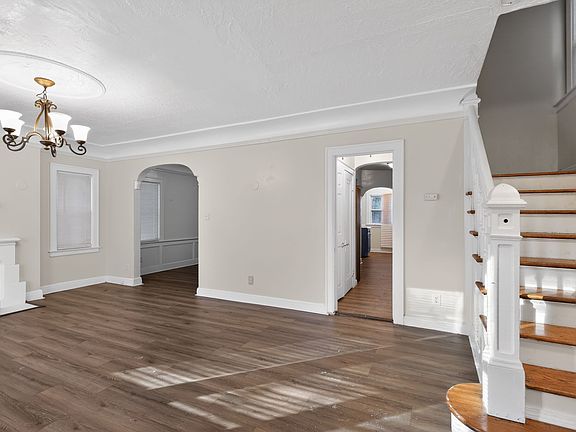 2nd image of 16233 La Salle Ave
