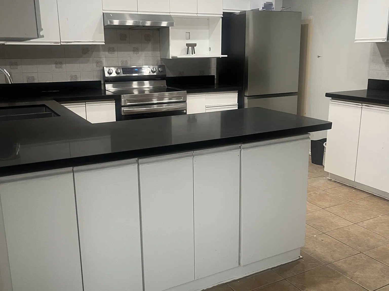 4 bed, $4,000 — Photo 1