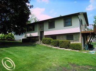 8071 Cortez Dr, Brighton, MI