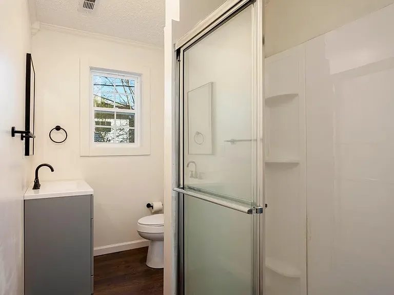 344 Illinois Ave — Photo 5