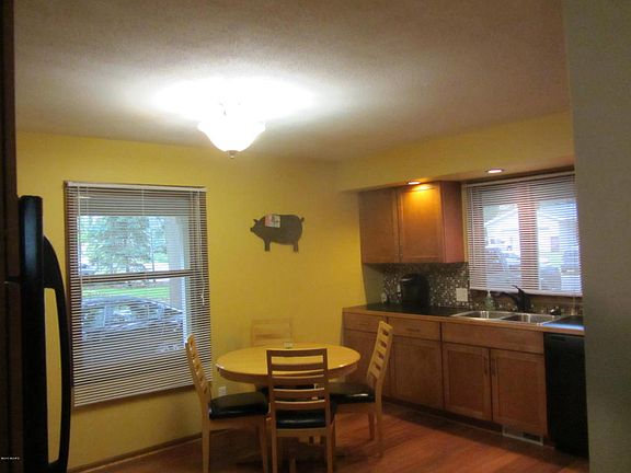 5th image of 712 Oakhurst Ave NW