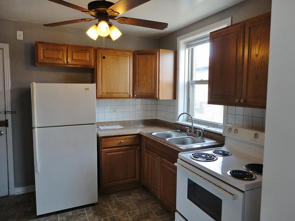 1st image of 2400 W Farragut Ave #2A