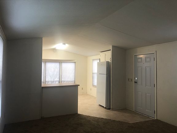 3rd image of 5 Oak Blvd