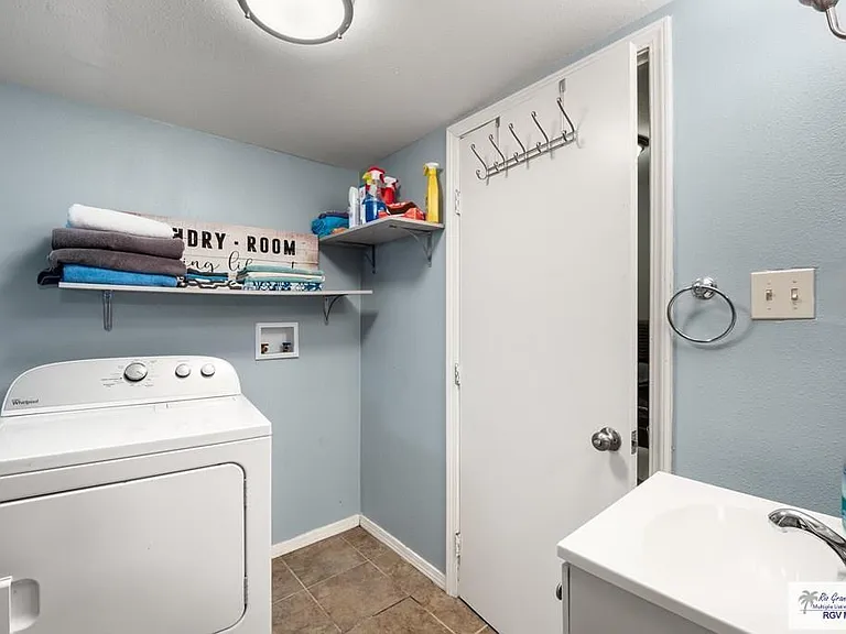 70 Palm Ln — Photo 17