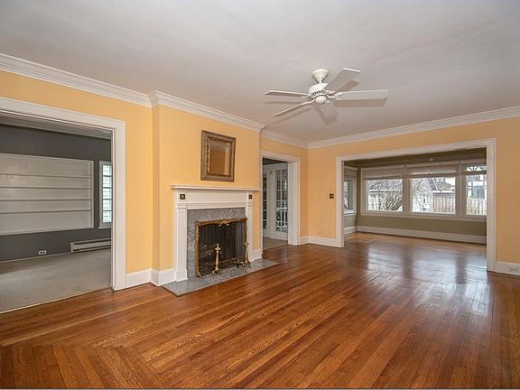 4th image of 2688 W Saint James Pkwy
