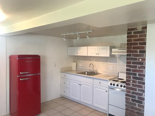 Small & efficient kitchen area