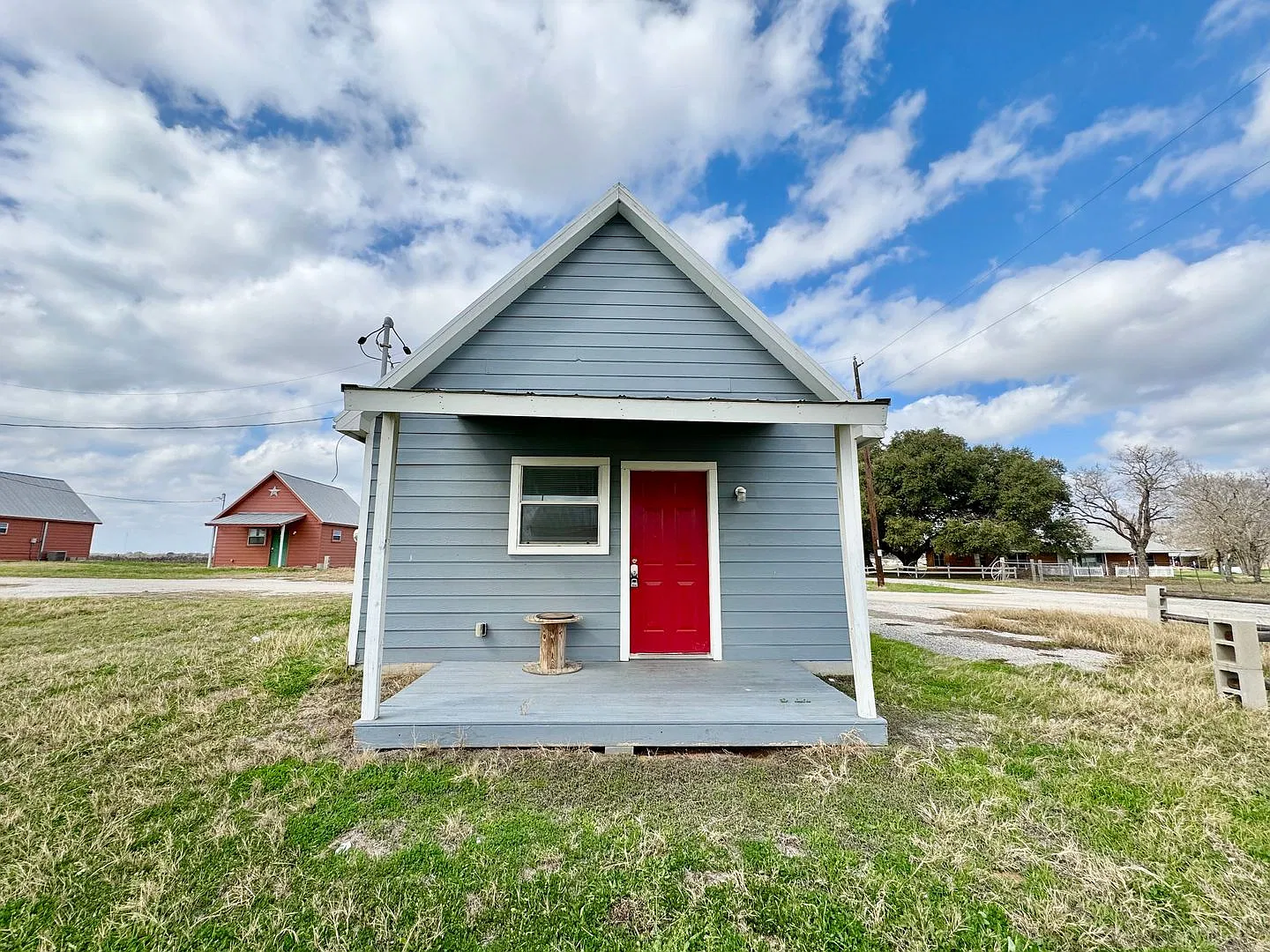 573 Texas 97 — Photo 2