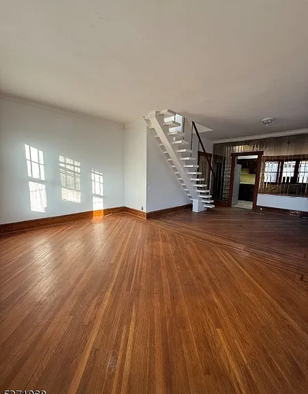 204 Columbia Ave — Photo 1