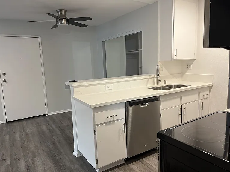 951 S. Oxford Ave. — Photo 28