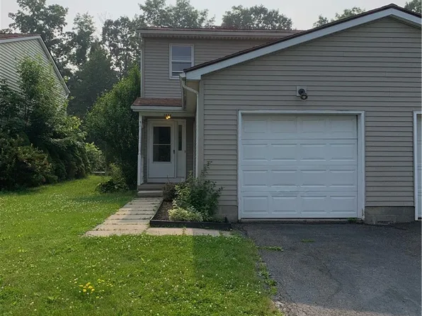 1476 Wood Dr, Farmington, NY 14425
