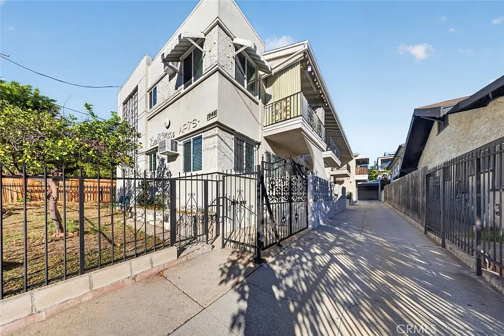 1 bed, 600 sqft, $1,800 — Photo 2