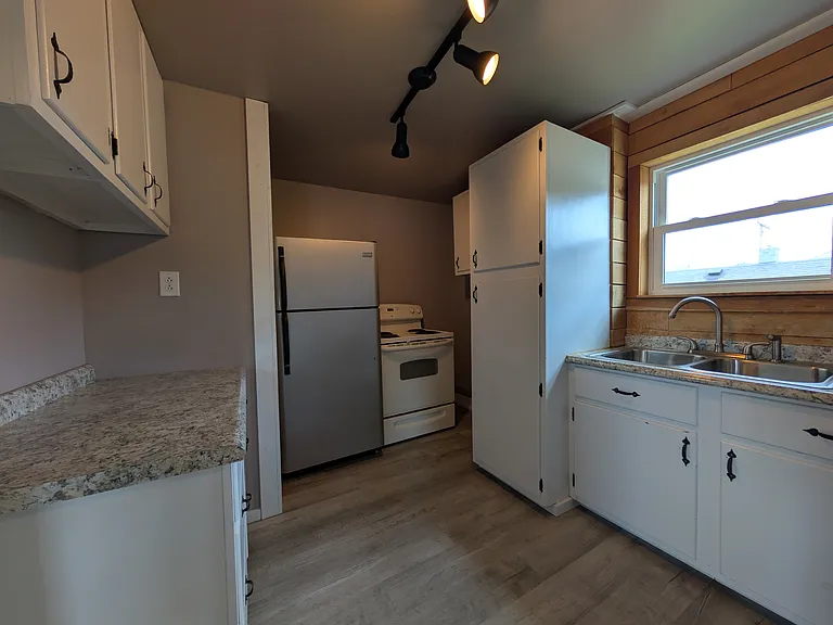 56 Franklin Ave #B — Photo 12