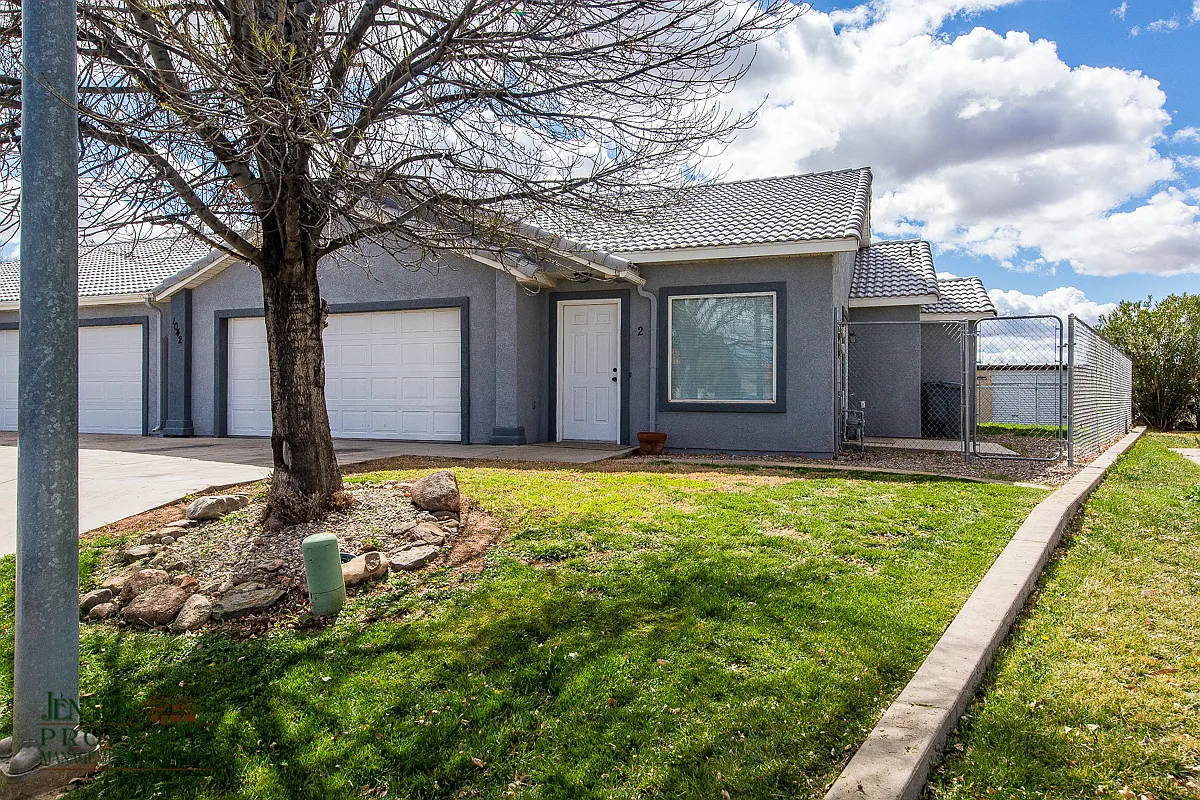Great Three Bedroom Duplex w/ 2 Car Garage! — Photo 3