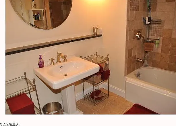 2511 Mule Barn Aly #B — Photo 6