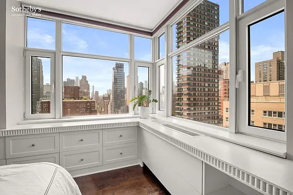 Rented by Sotheby's International Realty | media 7
