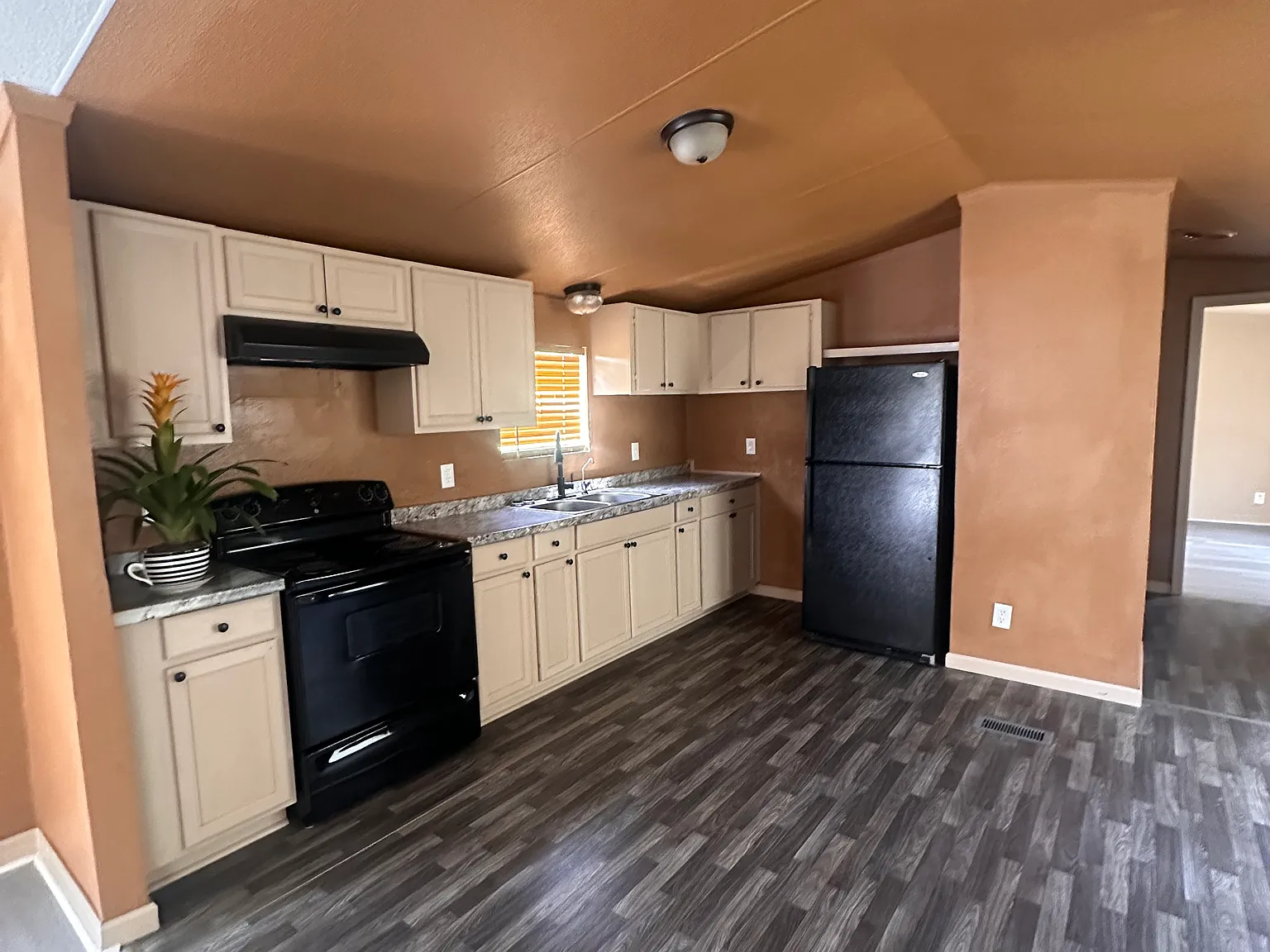 3 bed, 1500 sqft, $1,600 — Photo 4