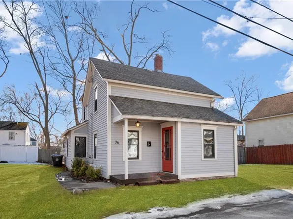 76 Cedar Ave E, Riverside, RI 02915