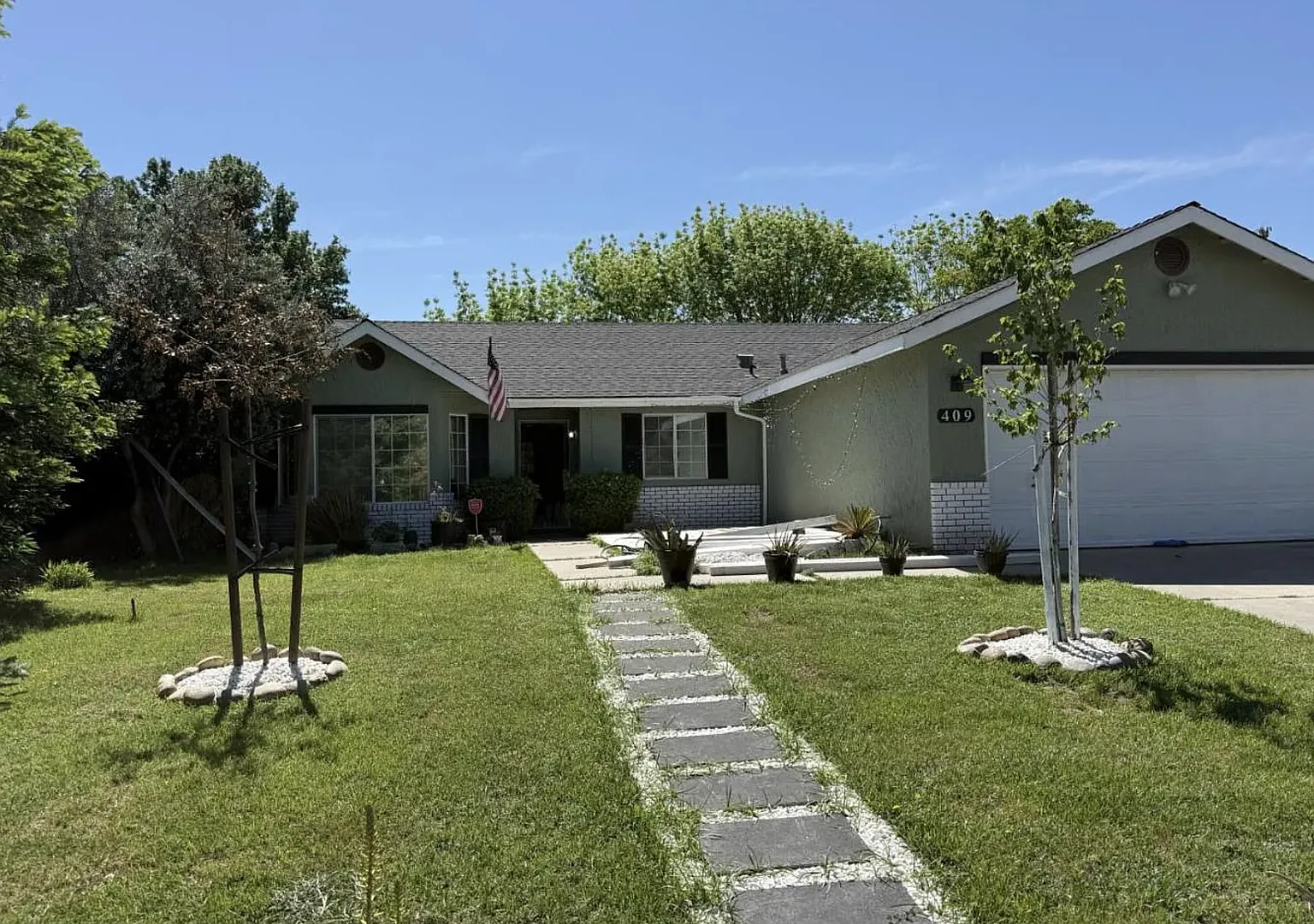 Cozy 4 bedroom, 2 bathroom home in Visalia — Photo 1