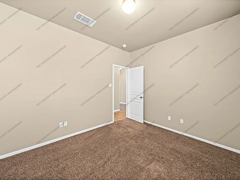 5607 Blackstone Dr — Photo 5