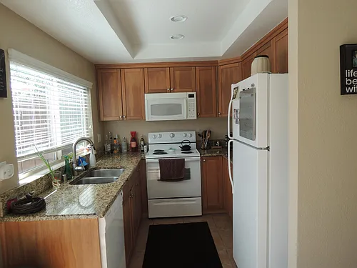 1461 N Broadway N Photo 1