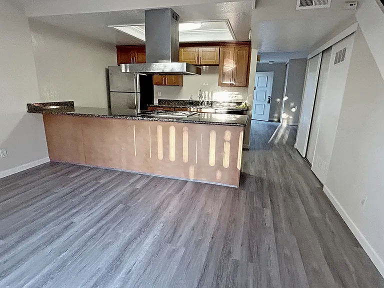 1220 Crescent Ter — Photo 7