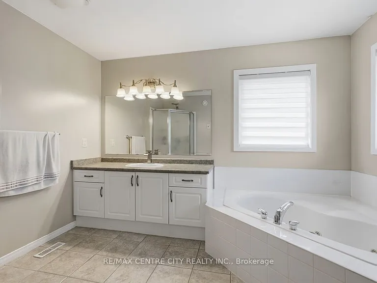 1141 Crosscreek Cres — Photo 13
