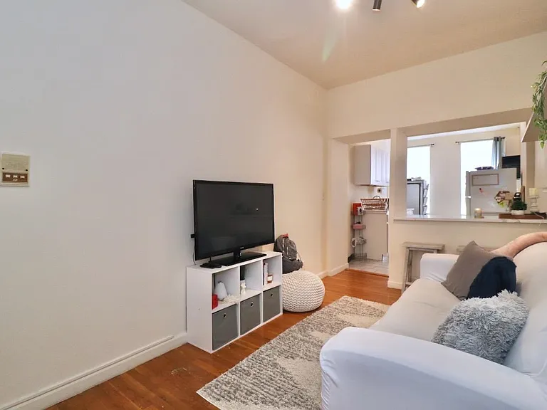 510 Adams St #2R — Photo 4
