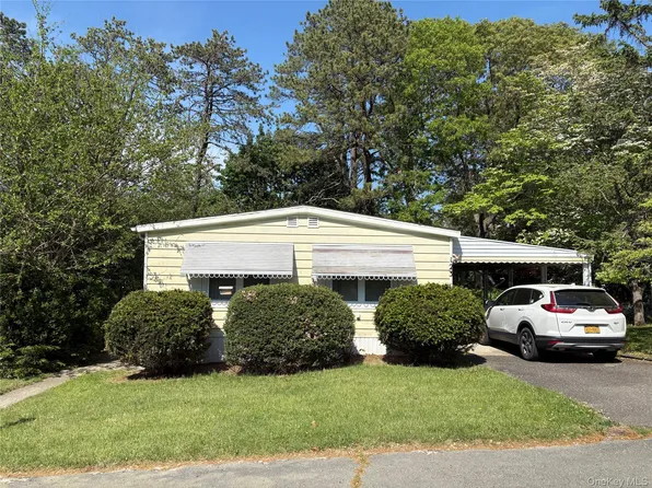 525/123 Riverleigh Ave, Riverhead, NY 11901