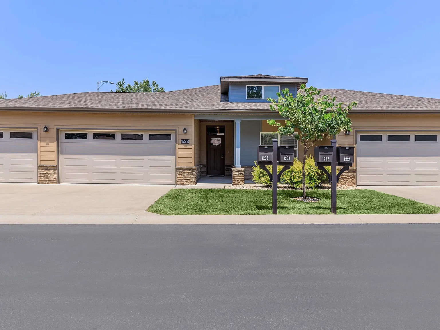 Tera Vera Patio Homes — Photo 3