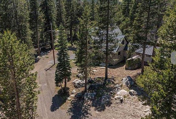 4th image of 21131 Donner Pass Rd
