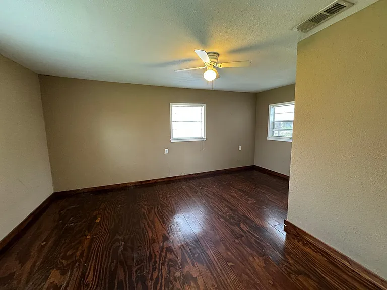 610 Jefferson Ave — Photo 5