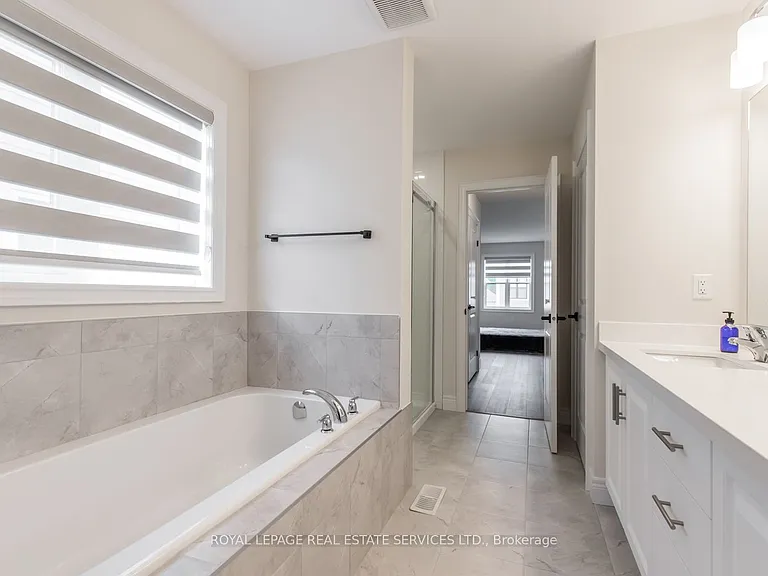 42 Beachwalk Cres — Photo 20