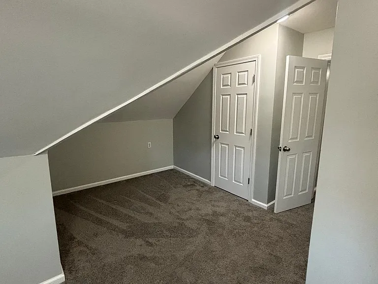 20 Pythian Ave #2L — Photo 6