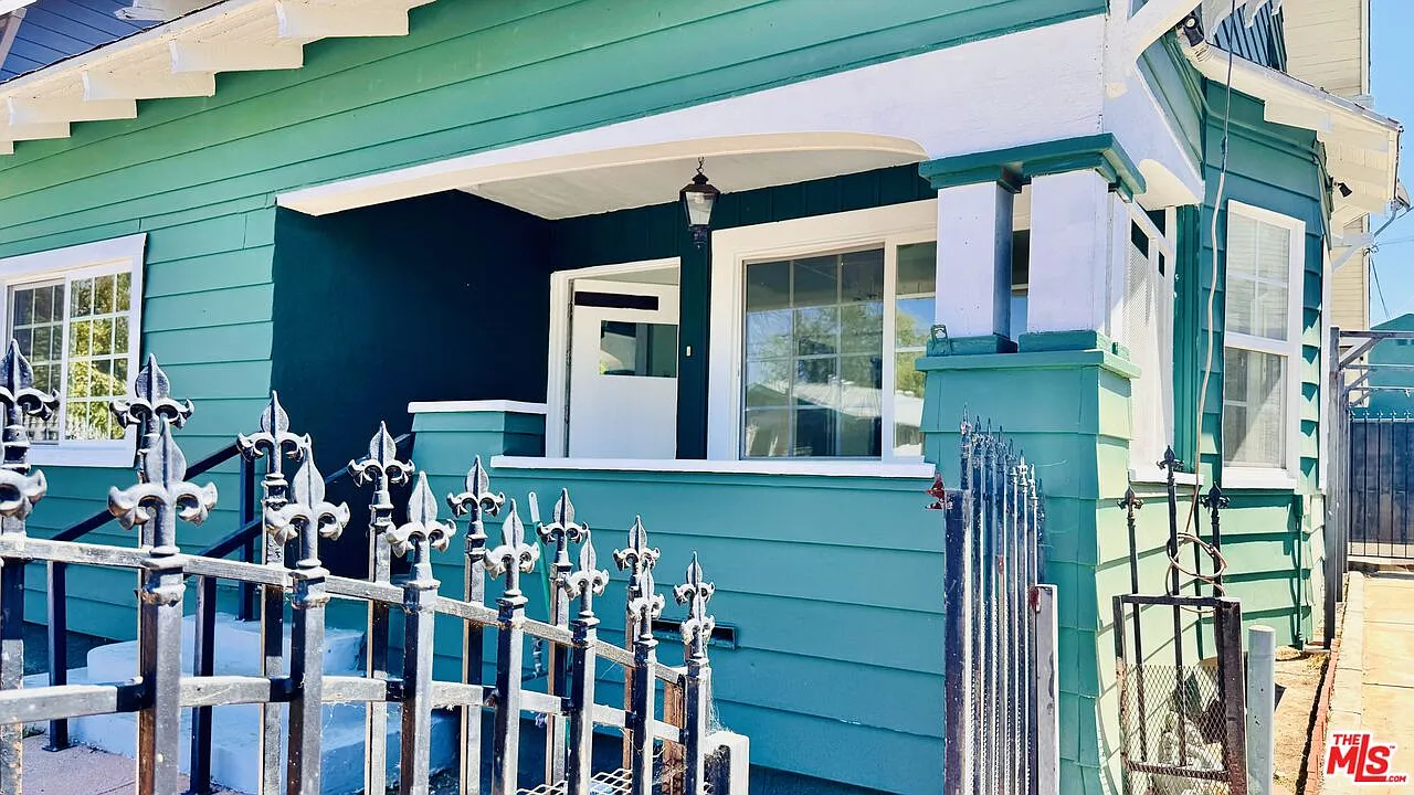 3 bed, 2.0 bath, 1436 sqft, $5,000 — Photo 2