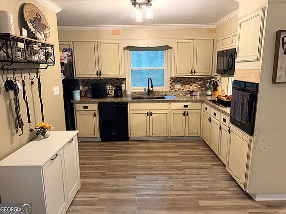 2nd image of 171 Candy Cir