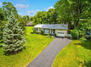 4 Hillside Rd, Penfield, NY 14526