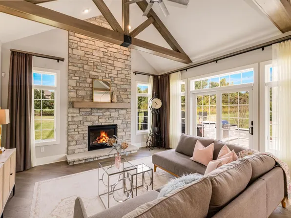 11553 N Creekside COURT #67W, Mequon, WI 53092
