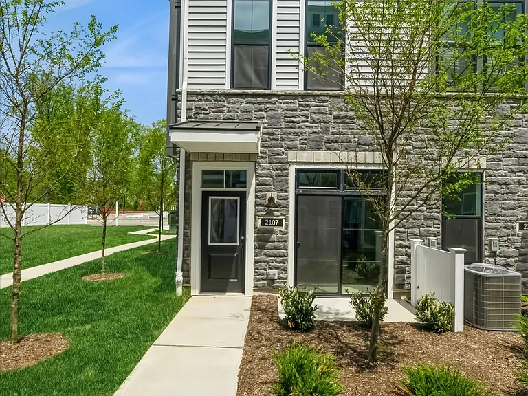 2107 Donatello Dr — Photo 5