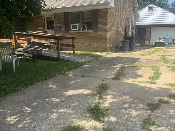 1511 S 7th St, Pekin, IL 61554
