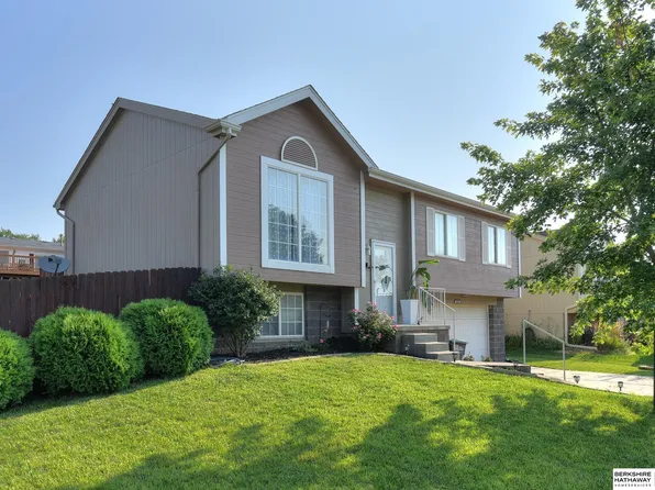 8016 Bondesson St, Omaha, NE 68122