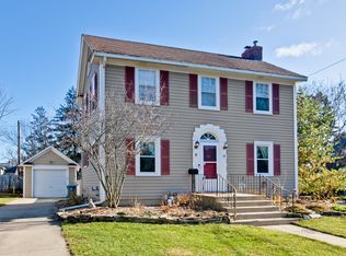 14 S Commonwealth Ave, Aurora, IL 60506