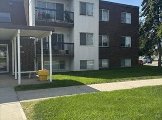 Cedarbrae Gardens, Edmonton, AB T6J 0T9