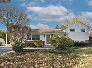 114 S Can Dota Ave, Mount Prospect, IL 60056
